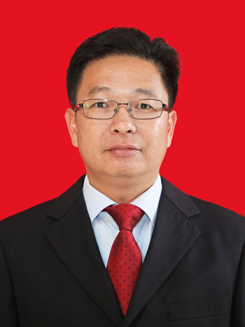 吴东 党委委员、副院长 分管学校后勤、保卫工作 大学本科毕业 历任茂名石化军政训练学校主任、校长助理; 茂名市德育学校副校长等职务; 曾获广东省“十百千万干部下基层”优秀工作者、 茂名市扶贫开发“双到”工作优秀驻村干部、 茂名市优秀共产党员、优秀教师等表彰; 有多篇论文在省级以上获奖或发表。